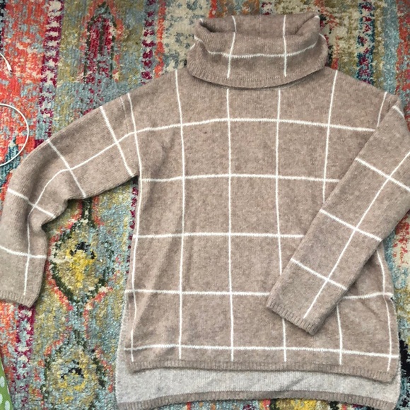 Madewell Sweaters - Madewell checkered beige and white turtleneck